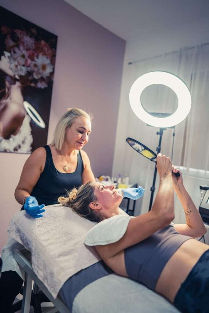 Gesichtsbehandlung im Kosmetikstudio in Baden